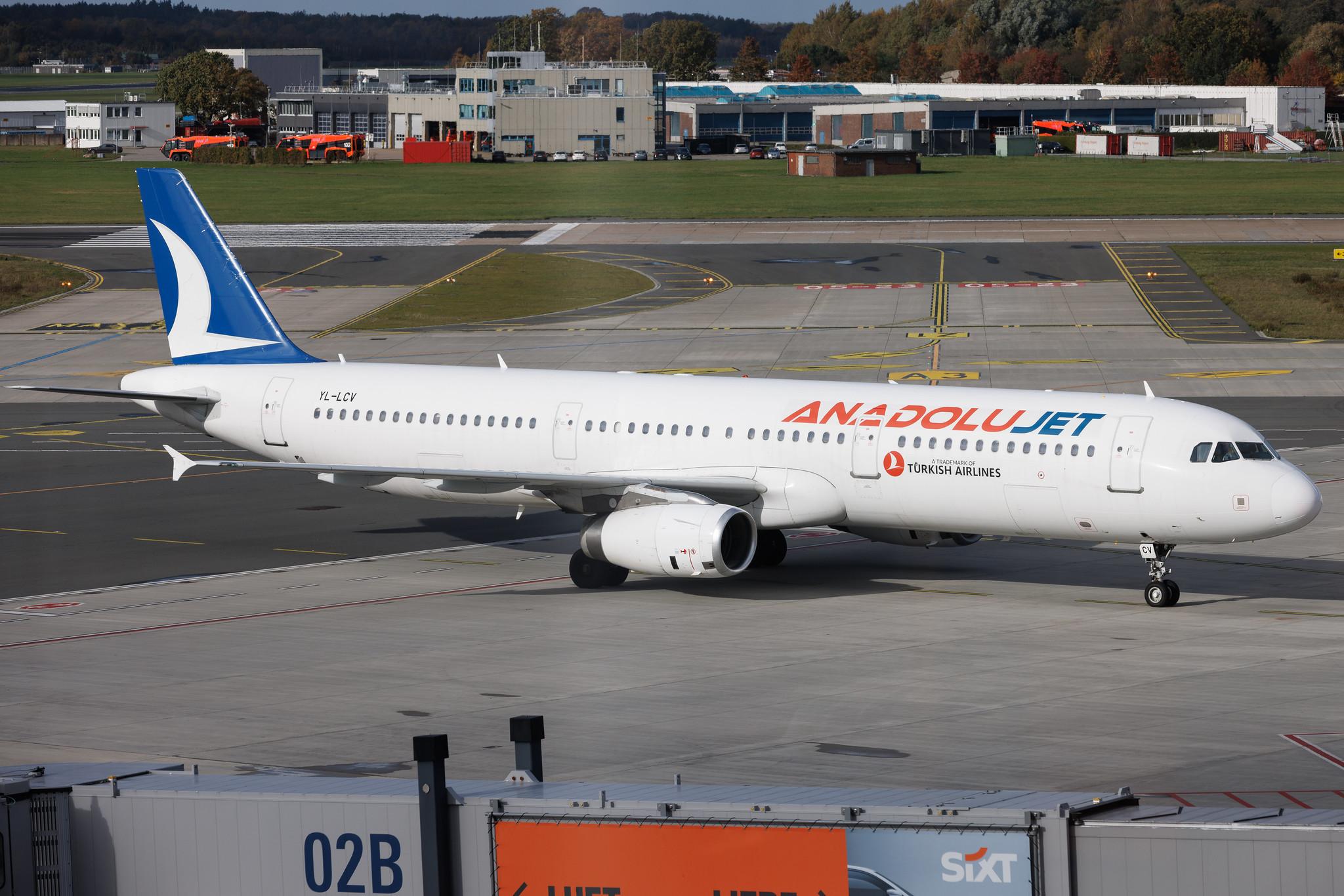 Hamburg Airport: AnadoluJet  | Airbus A321-231 A321 | YL-LCV | MSN 02216