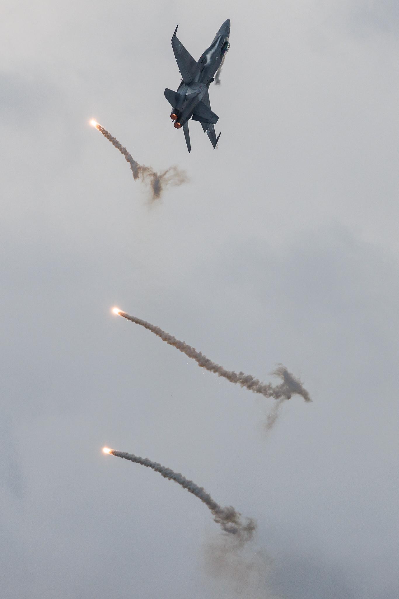 AIR SHOW Radom: Finnish Air Force (/ FNF) | McDonnell Douglas F/A-18C Hornet F18 | HN-415 | MSN 1391/FNC015