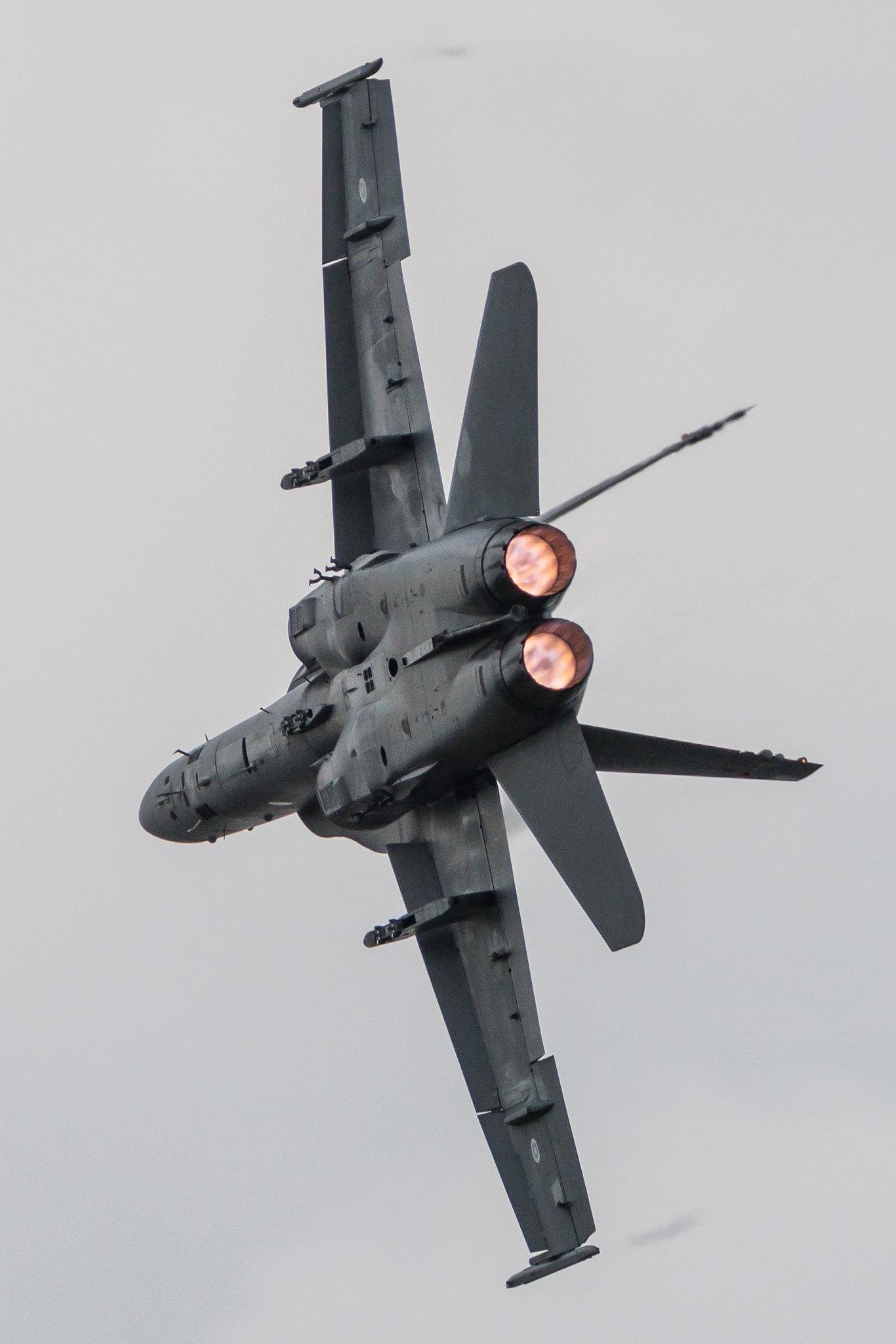 AIR SHOW Radom: Finnish Air Force (/ FNF) | McDonnell Douglas F/A-18C Hornet F18 | HN-415 | MSN 1391/FNC015