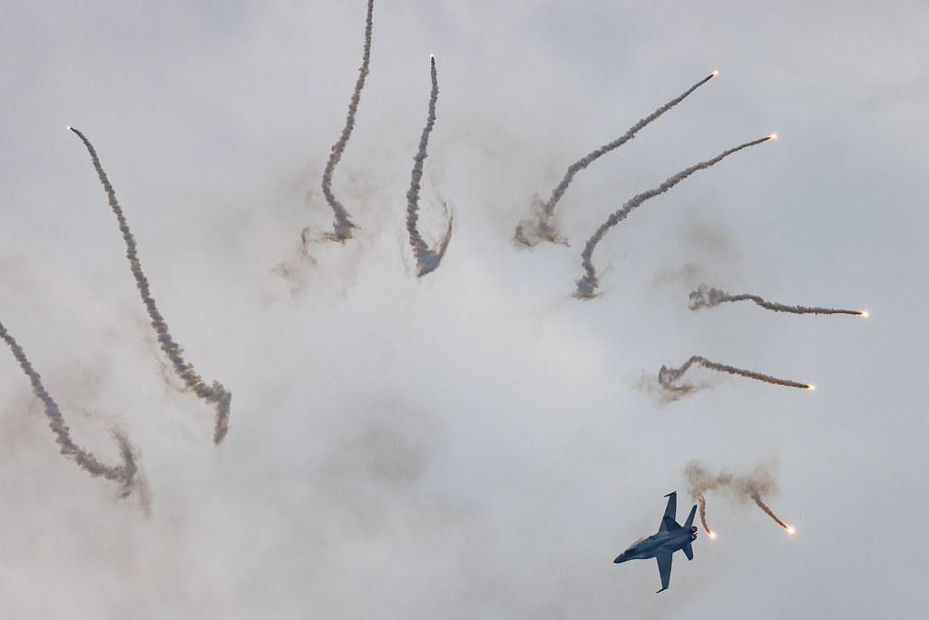 AIR SHOW Radom: Finnish Air Force (/ FNF) | McDonnell Douglas F/A-18C Hornet F18 | HN-415 | MSN 1391/FNC015