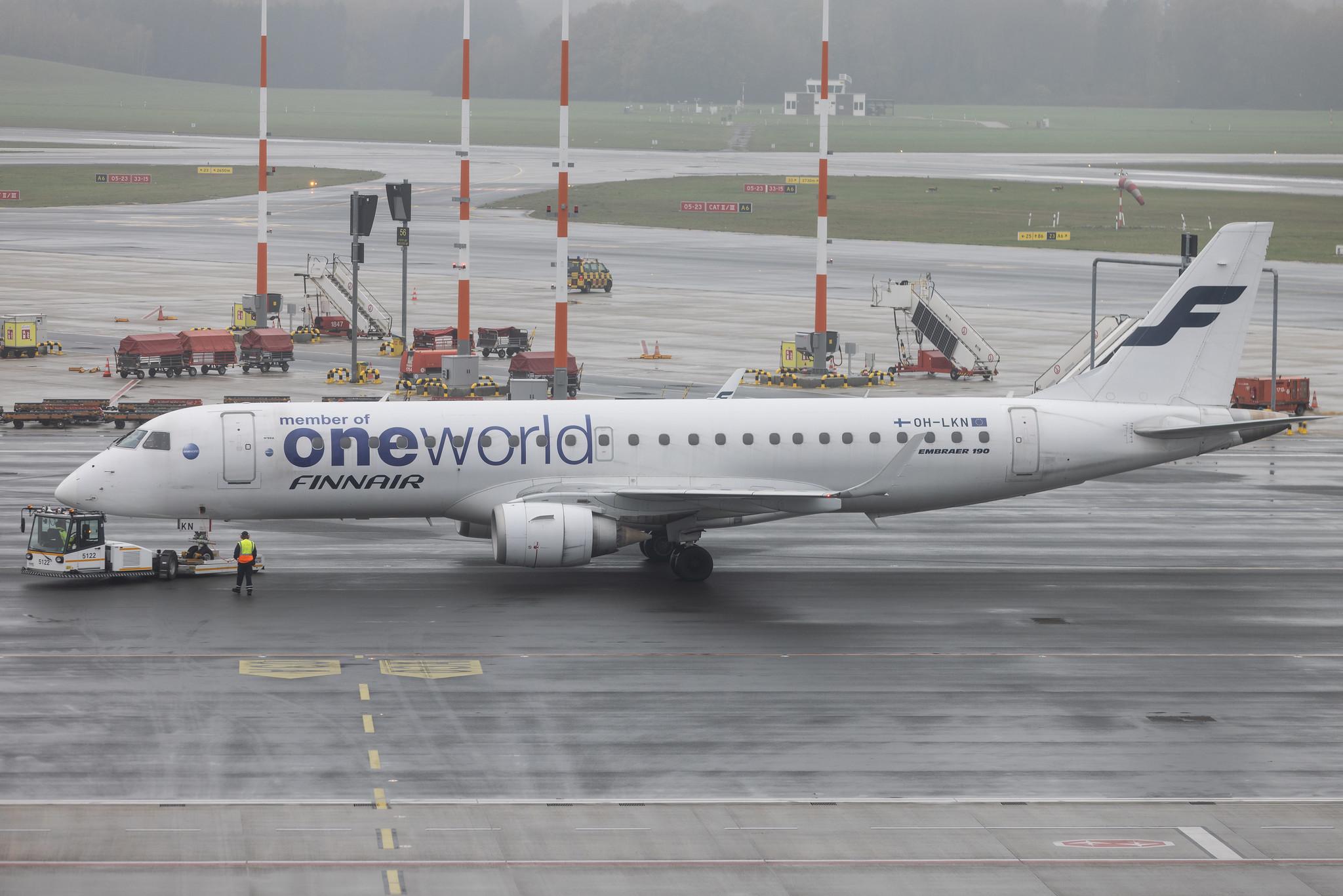 Hamburg Airport: Finnair (AY / FIN) | Livery: Oneworld livery | Operator: NORRA | Embraer E190LR E190 | OH-LKN | MSN 19000252
