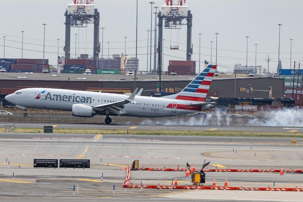 Newark Liberty International Airport: American Airlines (AA / AAL) | Boeing 737 MAX 8 B38M | N302SS | MSN 44483