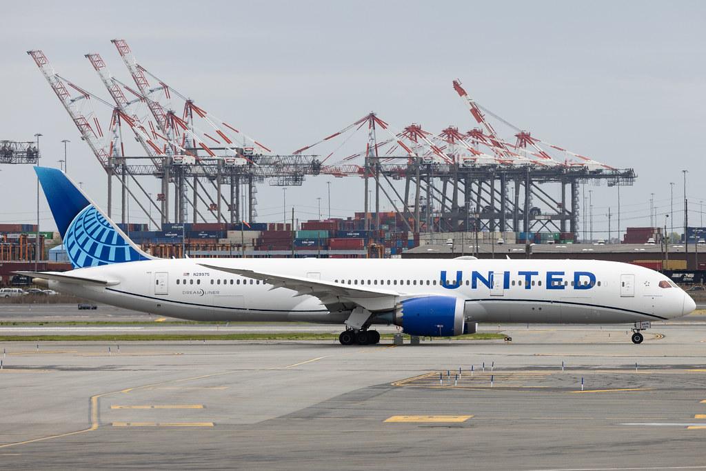 Newark Liberty International Airport: United Airlines (UA / UAL) | Boeing 787-9 Dreamliner B789 | N29975 | MSN 66134