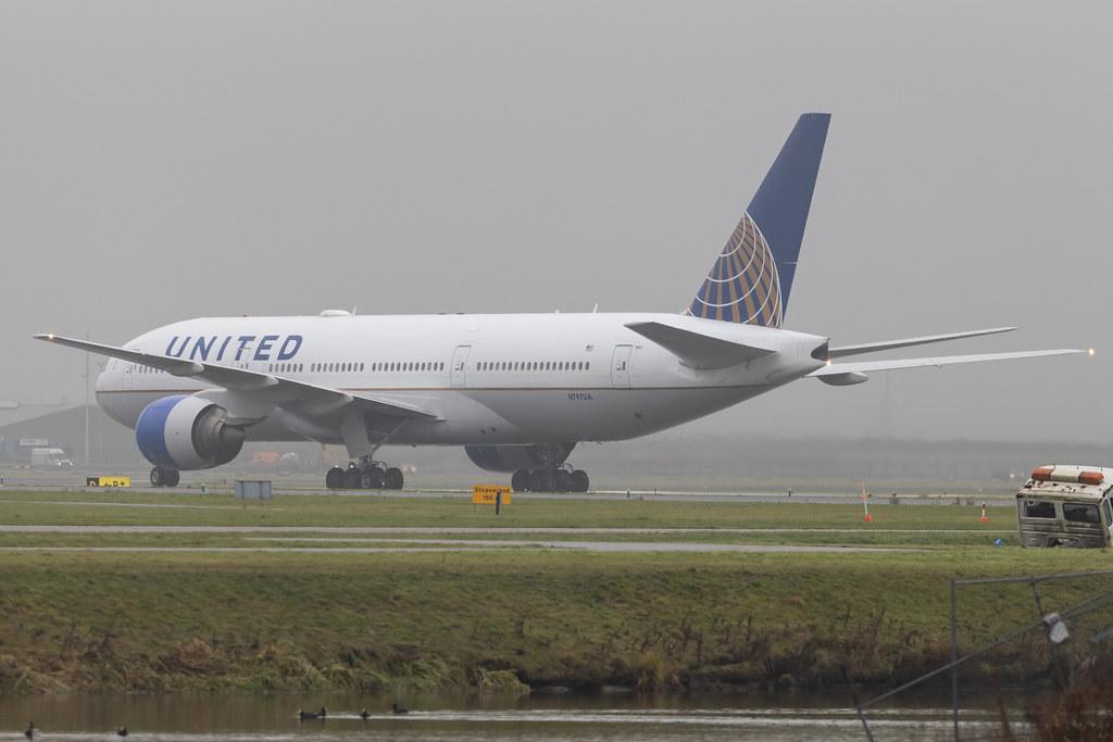Amsterdam Schiphol: United Airlines (UA / UAL) | Boeing 777-222(ER) B772 | N797UA | MSN 26924