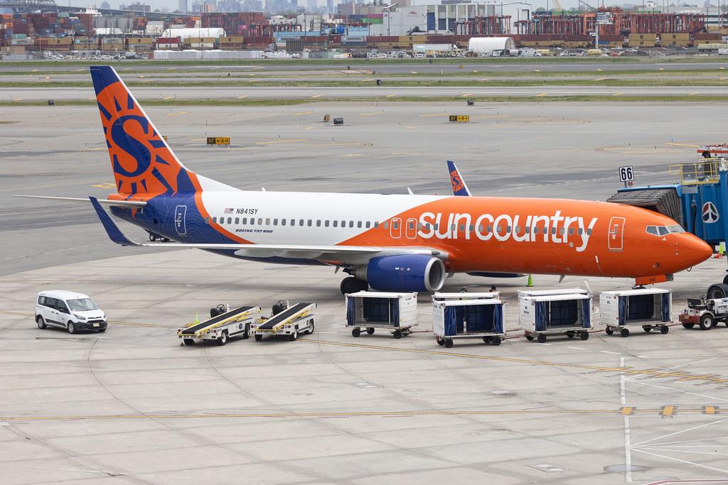 Newark Liberty International Airport: Sun Country Airlines (SY / SCX) | Boeing 737-8JP B738 | N841SY | MSN 40865