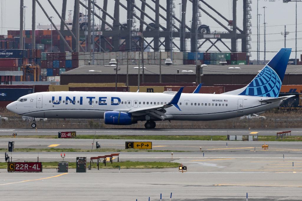 Newark Liberty International Airport: United Airlines (UA / UAL) | Boeing 737-924(ER) B739 | N69806 | MSN 42742