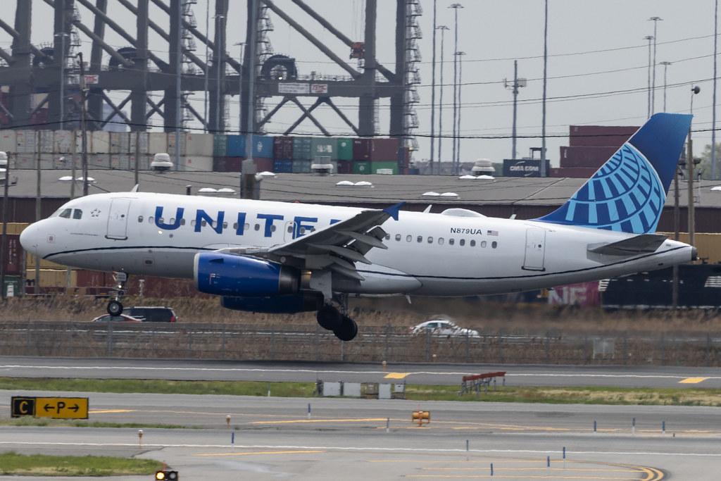 Newark Liberty International Airport: United Airlines (UA / UAL) | Airbus A319-132 A319 | N879UA | MSN 02408