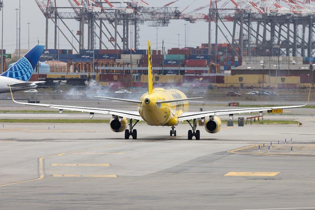 Newark Liberty International Airport: Spirit Airlines (NK / NKS) | Airbus A321-231 A321 | N661NK | MSN 06867