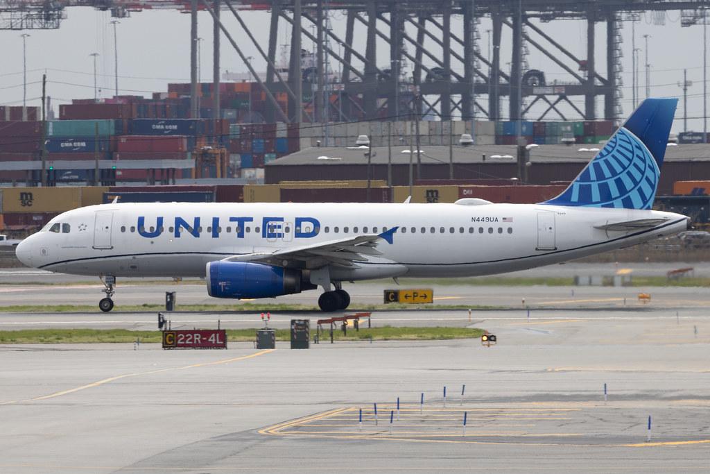 Newark Liberty International Airport: United Airlines (UA / UAL) | Airbus A320-232 A320 | N449UA | MSN 00851