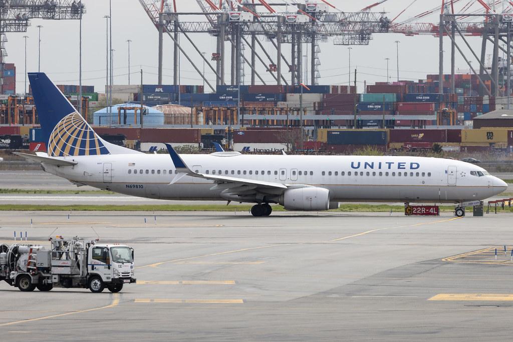 Newark Liberty International Airport: United Airlines (UA / UAL) | Boeing 737-924(ER) B739 | N69810 | MSN 42744