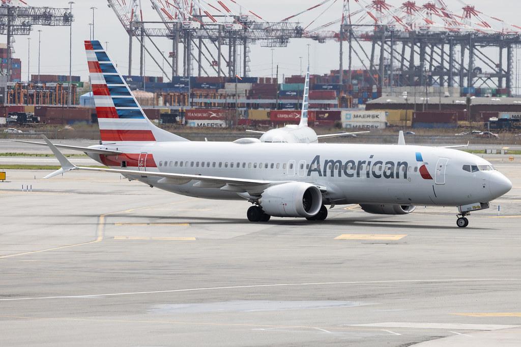 Newark Liberty International Airport: American Airlines (AA / AAL) | Boeing 737 MAX 8 B38M | N302SS | MSN 44483