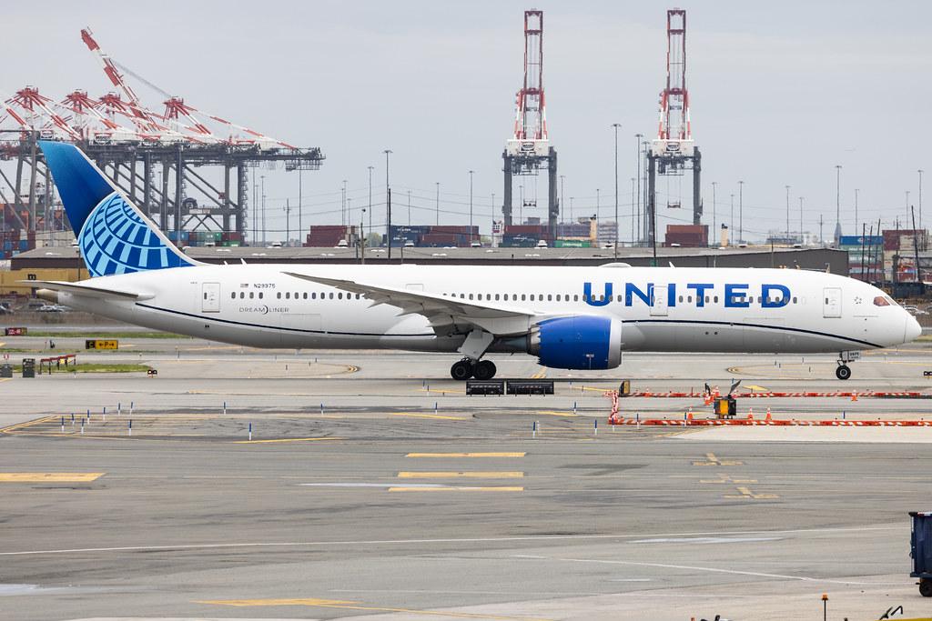 Newark Liberty International Airport: United Airlines (UA / UAL) | Boeing 787-9 Dreamliner B789 | N29975 | MSN 66134