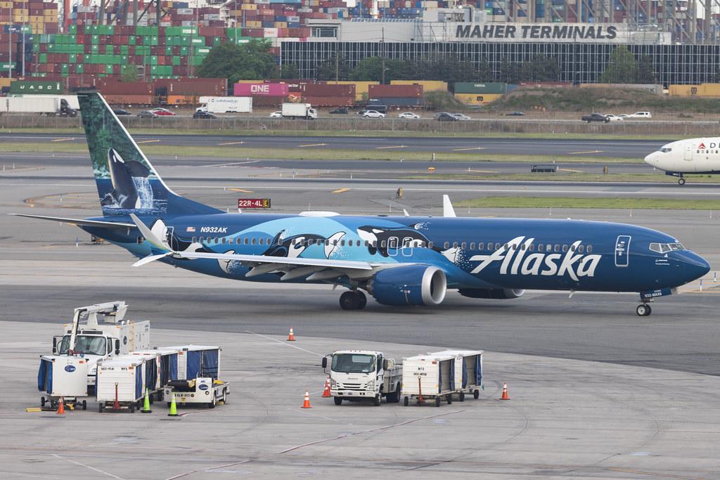 Newark Liberty International Airport: Alaska Airlines (AS / ASA) | Livery: Orca Livery | Boeing 737 MAX 9 B39M | N932AK | MSN 44089