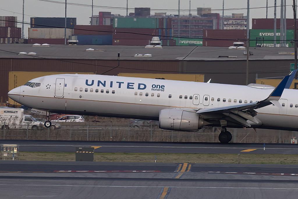 Newark Liberty International Airport: United Airlines (UA / UAL) | Boeing 737-924(ER) B739 | N69818 | MSN 42177