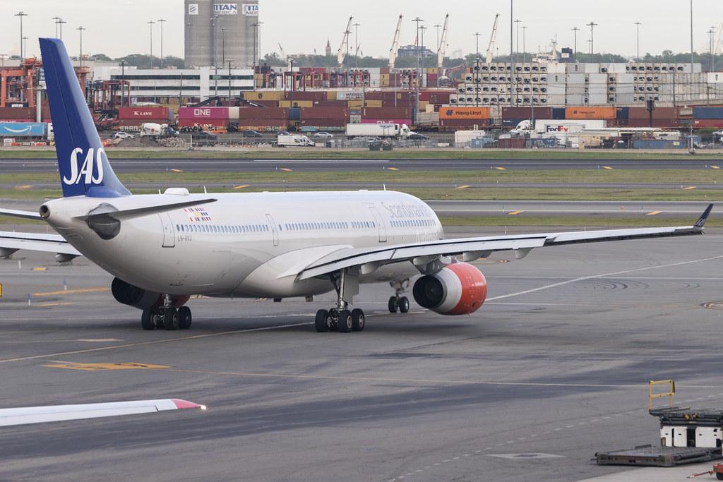 Newark Liberty International Airport: SAS (SK / SAS) | Airbus A330-343 A333 | LN-RKU | MSN 1715