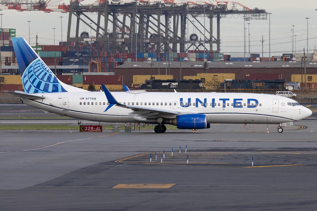 Newark Liberty International Airport: United Airlines (UA / UAL) | Boeing 737-824 B738 | N77518 | MSN 31605