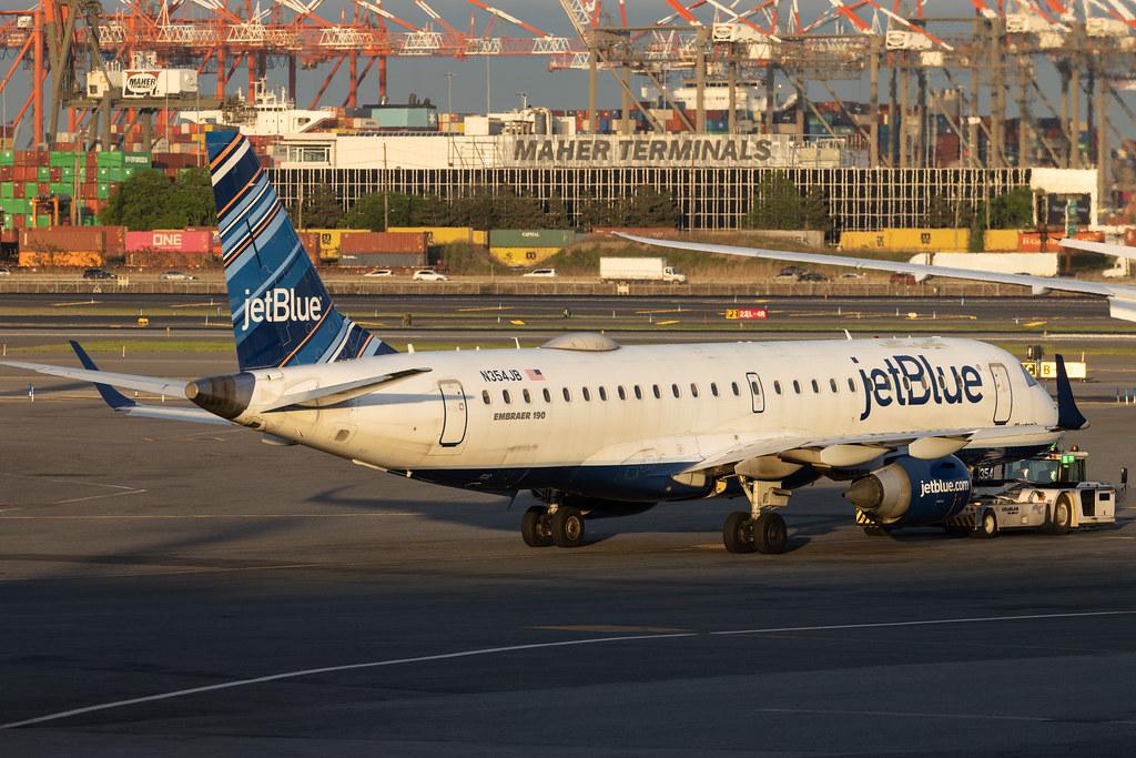 Newark Liberty International Airport: JetBlue Airways (B6 / JBU) | Embraer E190AR E190 | N354JB | MSN 19000601
