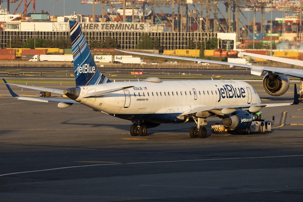 Newark Liberty International Airport: JetBlue Airways (B6 / JBU) | Embraer E190AR E190 | N354JB | MSN 19000601
