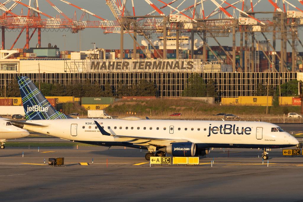 Newark Liberty International Airport: JetBlue Airways (B6 / JBU) | Embraer E190AR E190 | N316JB | MSN 19000292
