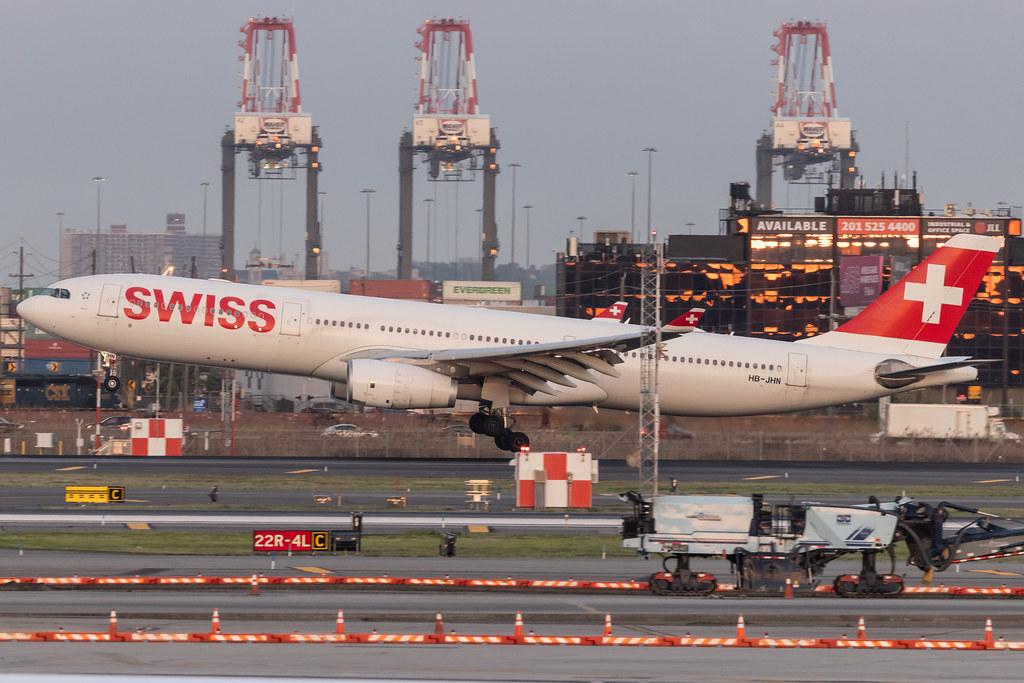 Newark Liberty International Airport: Swiss (LX / SWR) | Airbus A330-343 A333 | HB-JHN | MSN 1403
