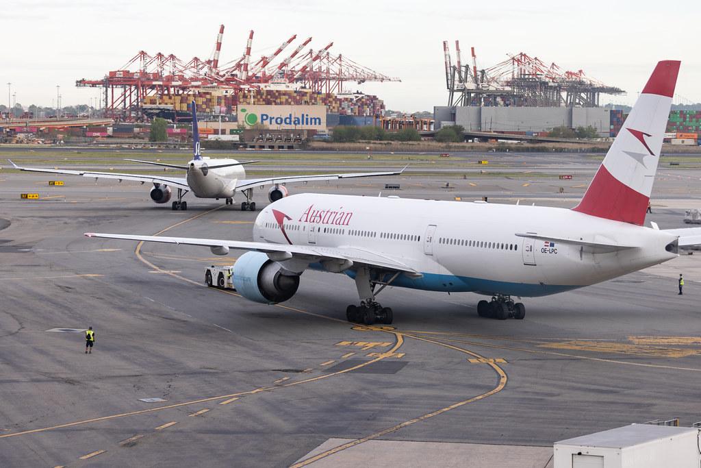 Newark Liberty International Airport: Austrian Airlines (OS / AUA) | Boeing 777-2Z9(ER) B772 | OE-LPC | MSN 29313