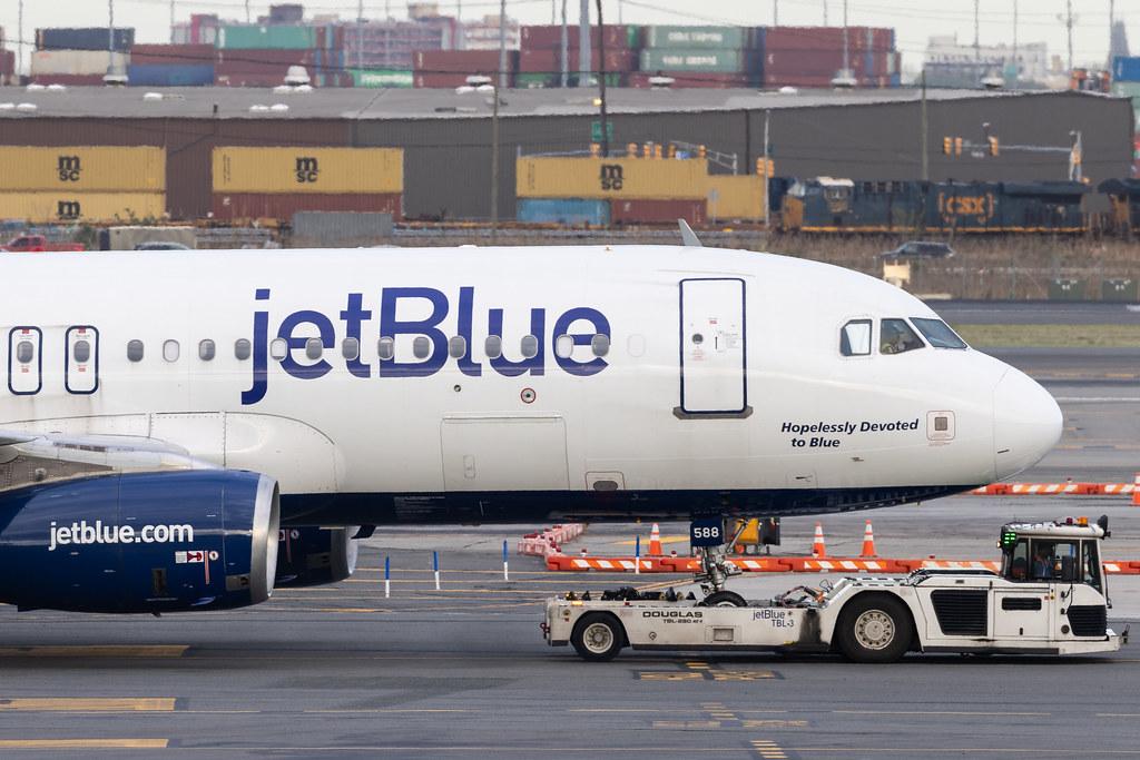 Newark Liberty International Airport: JetBlue Airways (B6 / JBU) | Airbus A320-232 A320 | N588JB | MSN 02201