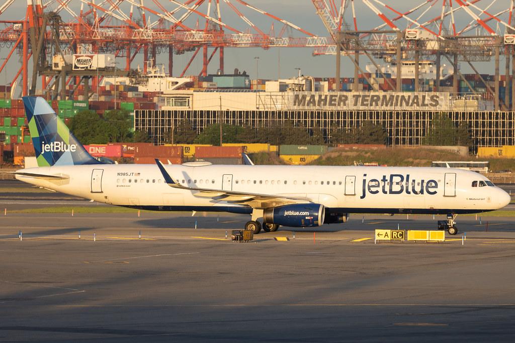 Newark Liberty International Airport: JetBlue Airways (B6 / JBU) |  Airbus A321-231 A321 | N985JT | MSN 07798