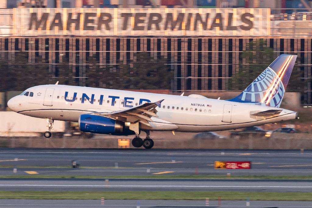 Newark Liberty International Airport: United Airlines (UA / UAL) | Airbus A319-132 A319 | N879UA | MSN 02408
