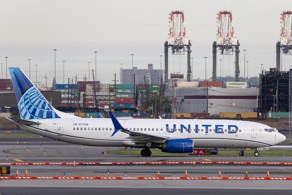 Newark Liberty International Airport: United Airlines (UA / UAL) | Boeing 737-824 B738 | N77518 | MSN 31605