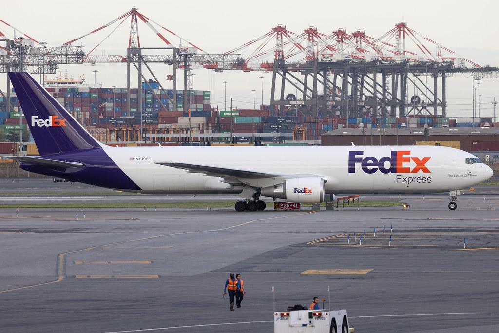 Newark Liberty International Airport: FedEx (FX / FDX) | Boeing 767-300F B763 | N199FE | MSN 63129