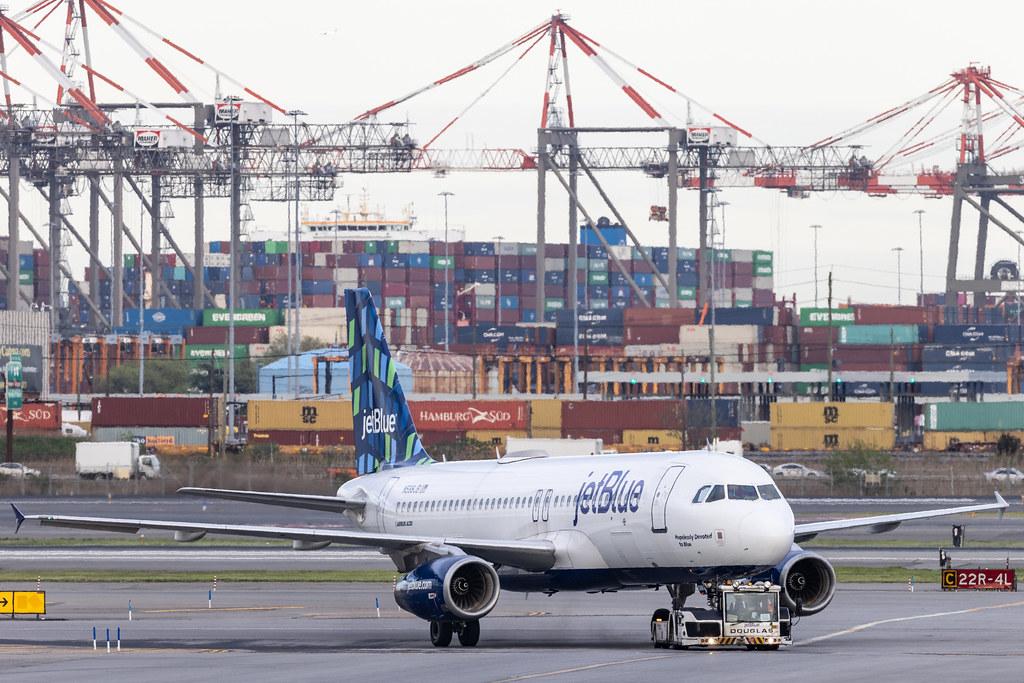 Newark Liberty International Airport: JetBlue Airways (B6 / JBU) | Airbus A320-232 A320 | N588JB | MSN 02201