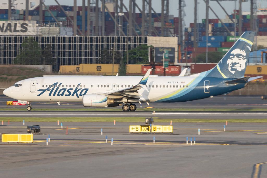 Newark Liberty International Airport: Alaska Airlines (AS / ASA) | Boeing 737-890 B738 | N516AS | MSN 39044