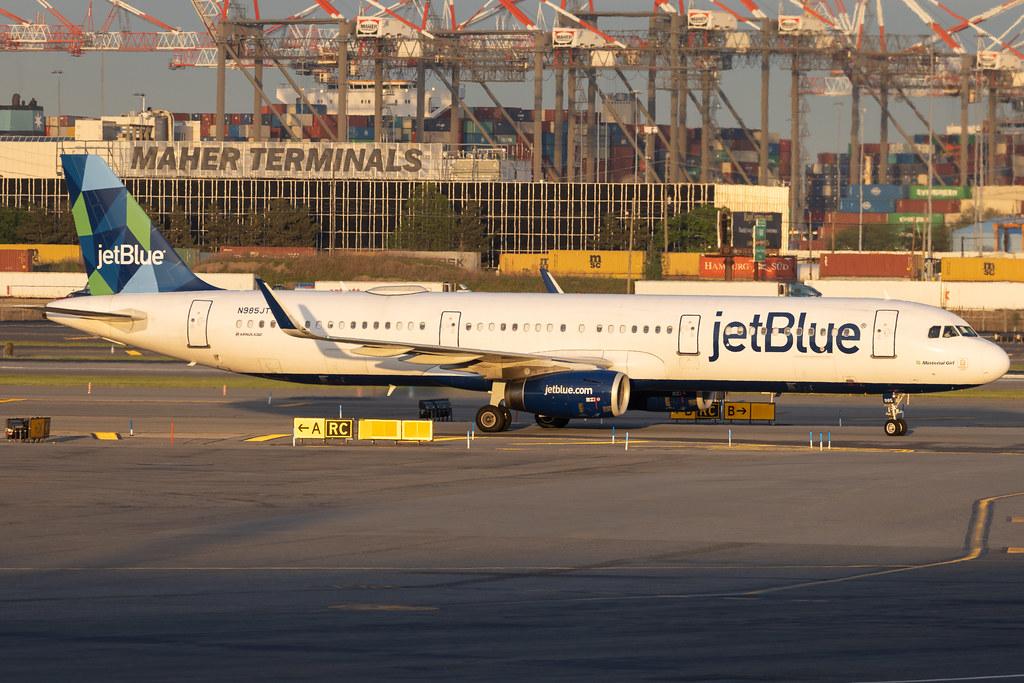 Newark Liberty International Airport: JetBlue Airways (B6 / JBU) |  Airbus A321-231 A321 | N985JT | MSN 07798