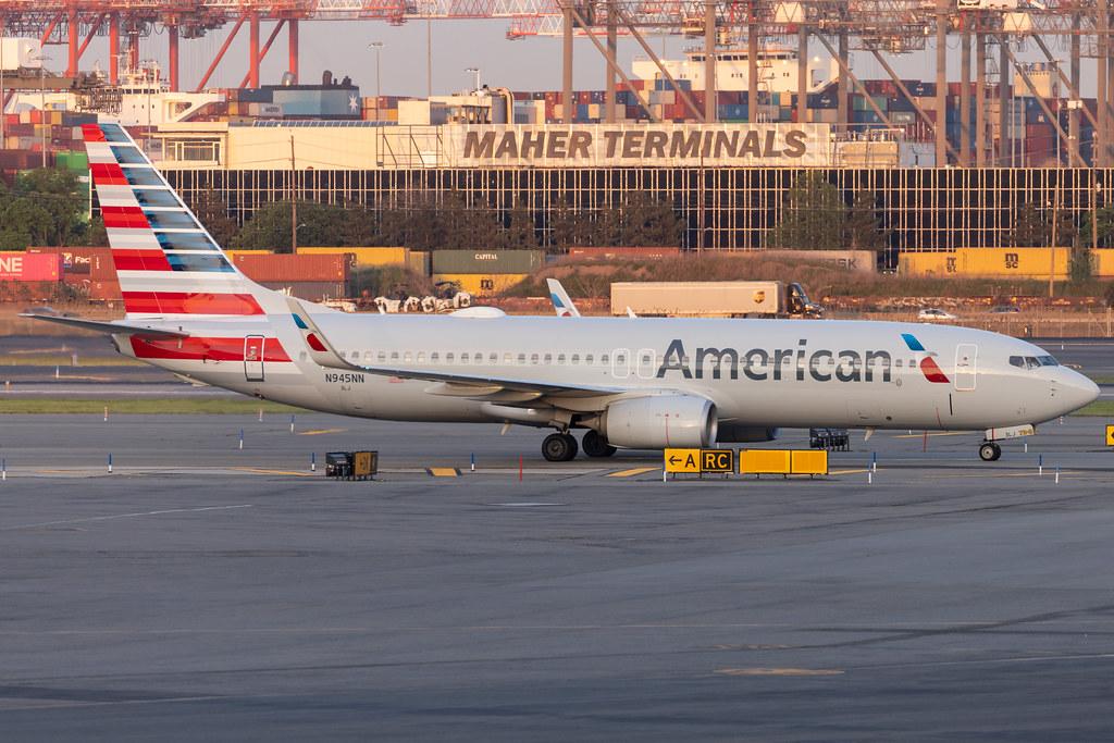 Newark Liberty International Airport: American Airlines (AA / AAL) | Boeing 737-823 B738 | N945NN | MSN 33233