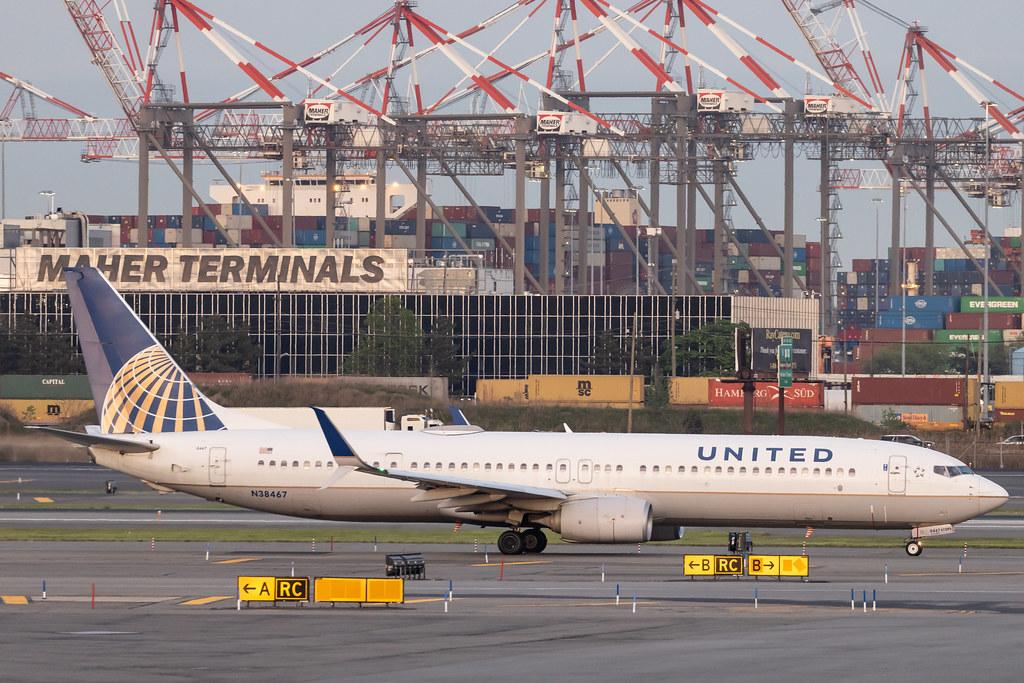 Newark Liberty International Airport: United Airlines (UA / UAL) | Boeing 737-924(ER) B739 | N38467 | MSN 33537