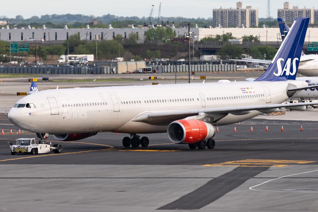 Newark Liberty International Airport: SAS (SK / SAS) | Airbus A330-343 A333 | LN-RKS | MSN 1665