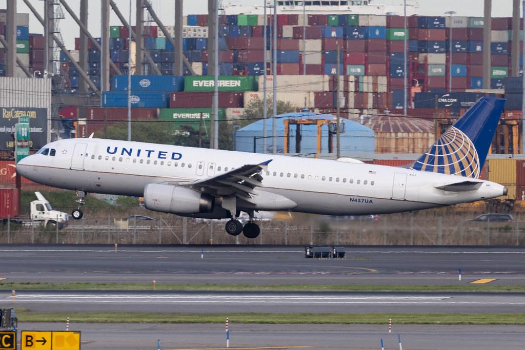 Newark Liberty International Airport: United Airlines (UA / UAL) | Airbus A320-232 A320 | N457UA | MSN 01146