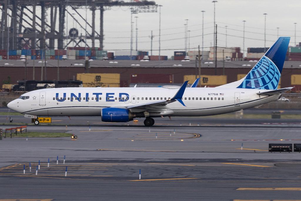 Newark Liberty International Airport: United Airlines (UA / UAL) | Boeing 737-824 B738 | N77518 | MSN 31605