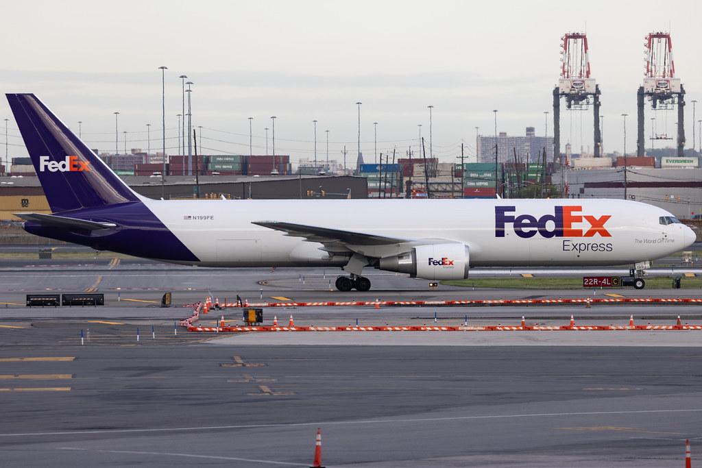 Newark Liberty International Airport: FedEx (FX / FDX) | Boeing 767-300F B763 | N199FE | MSN 63129