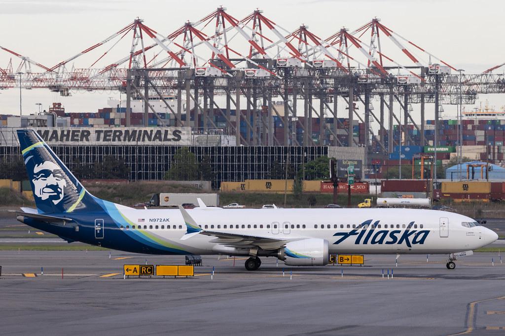 Newark Liberty International Airport: Alaska Airlines (AS / ASA) | Boeing 737 MAX 9 B39M | N972AK | MSN 43389