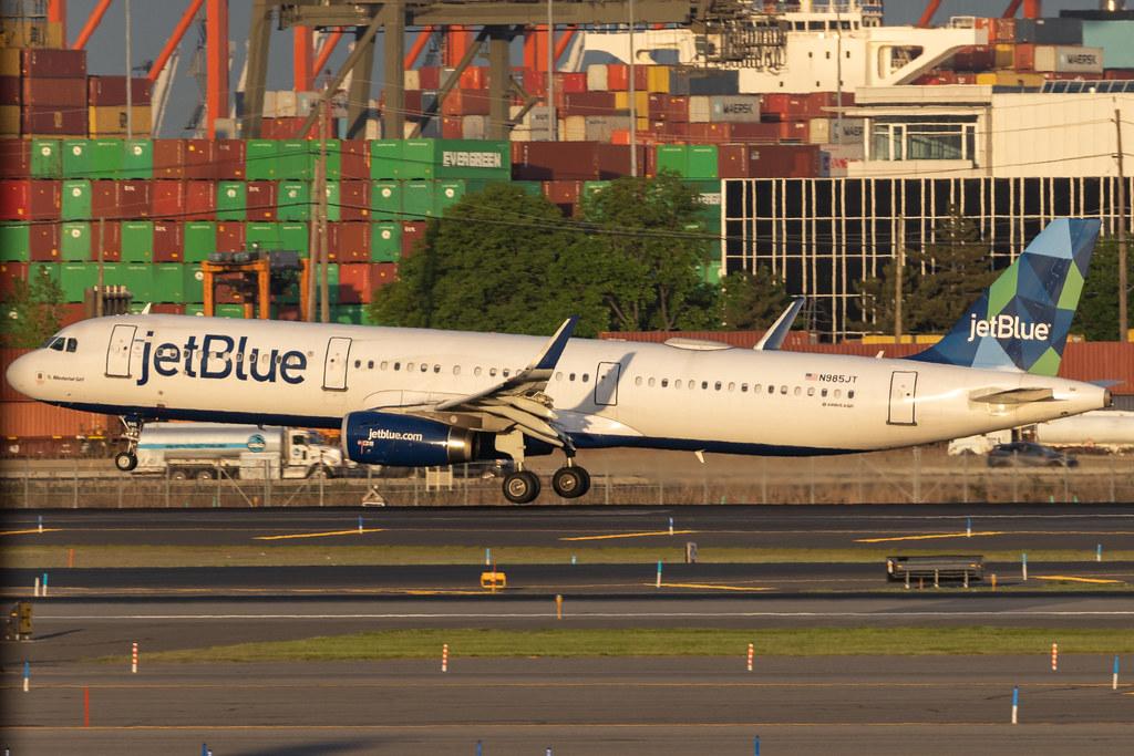 Newark Liberty International Airport: JetBlue Airways (B6 / JBU) | Airbus A321-231 A321 | N985JT | MSN 07798