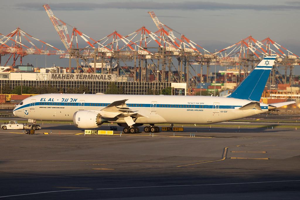 Newark Liberty International Airport: El Al (LY / ELY) | Livery: Retro Livery | Boeing 787-9 Dreamliner B789 | 4X-EDF | MSN 63394