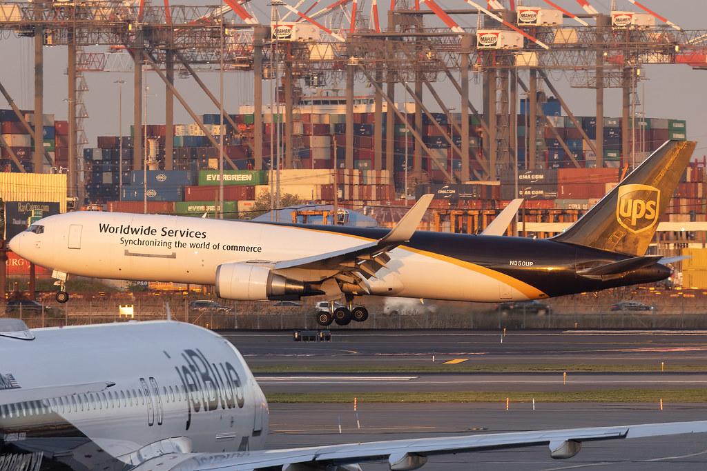 Newark Liberty International Airport: UPS (5X / UPS) | Boeing 767-34AF(ER) B763 | N350UP | MSN 37873