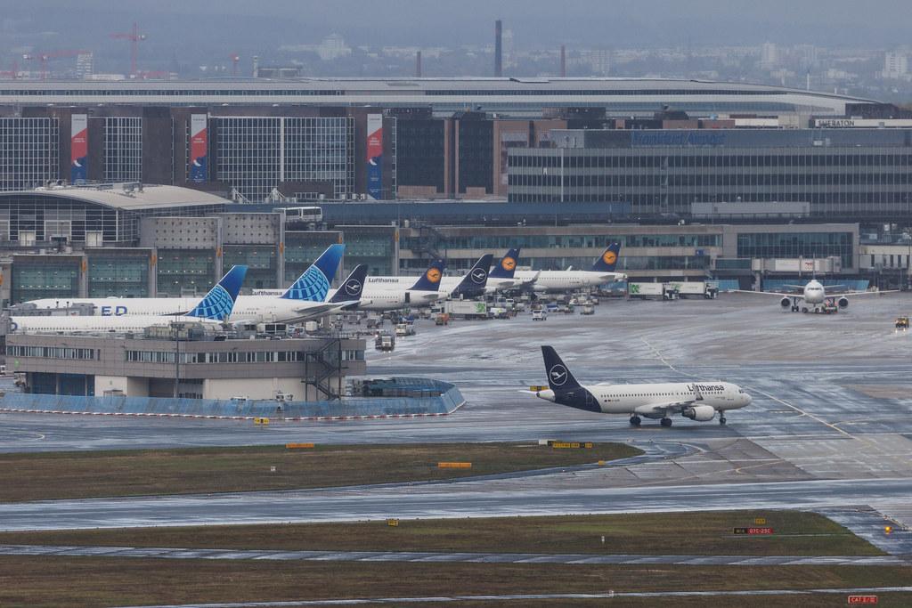 Frankfurt Airport: Lufthansa (LH / DLH) | Airbus A320-214 A320 | D-AIZR | MSN 5525