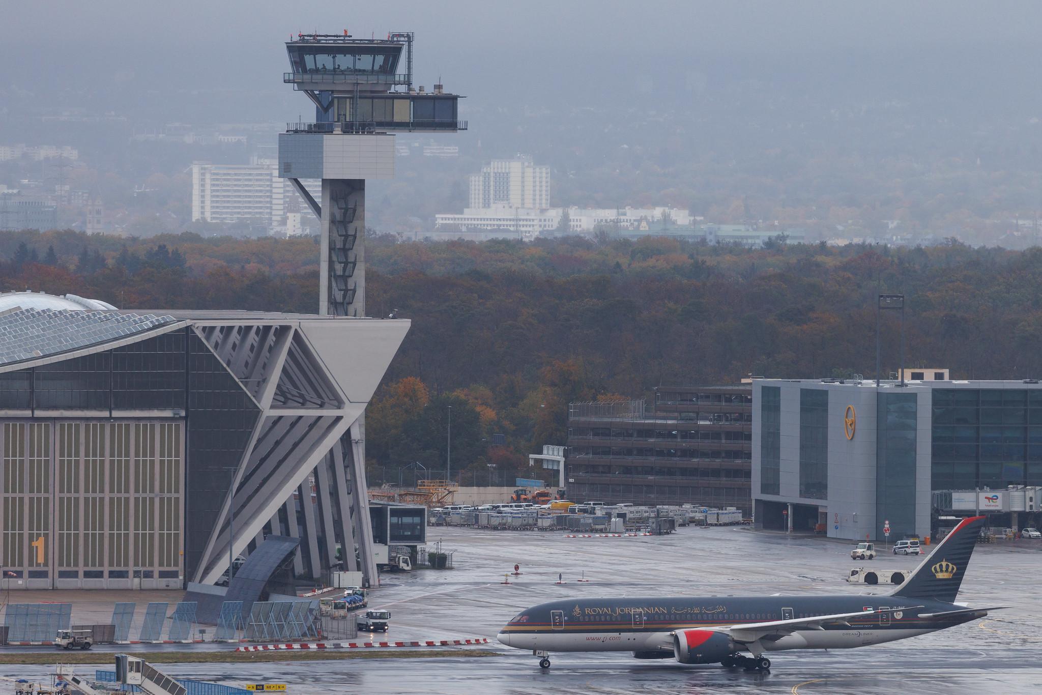 Frankfurt Airport: Royal Jordanian (RJ / RJA) | Boeing 787-8 Dreamliner B788 | JY-BAF | MSN 36112