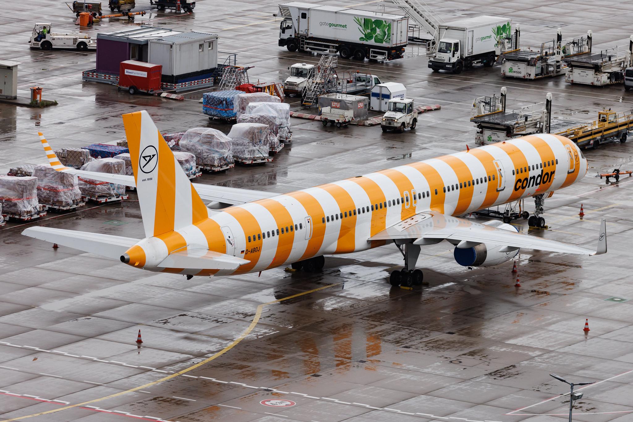 Frankfurt Airport: Condor (DE / CFG) | Boeing 757-330 B753 | D-ABOJ | MSN 29019