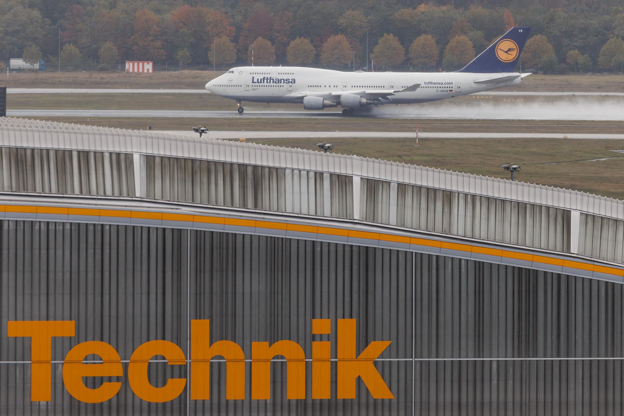 Frankfurt Airport: Lufthansa (LH / DLH) | Boeing 747-430 B744 | D-ABVW | MSN 29493