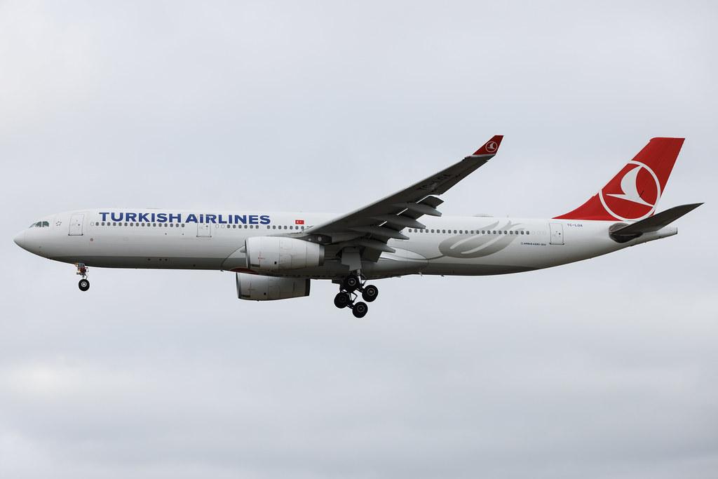 Hamburg Airport: Turkish Airlines (TK / THY) | Airbus A330-343 A333 | TC-LOA | MSN 1483