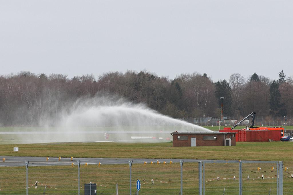 Hamburg Airport: Feuerwehr testet Equipment