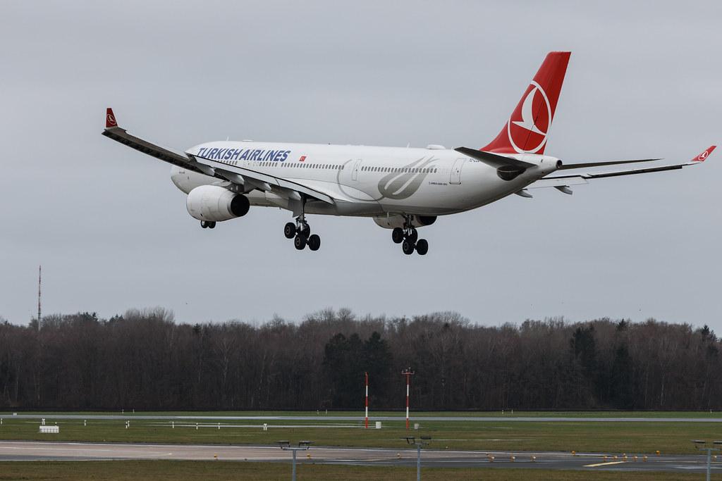 Hamburg Airport: Turkish Airlines (TK / THY) | Airbus A330-343 A333 | TC-LOA | MSN 1483